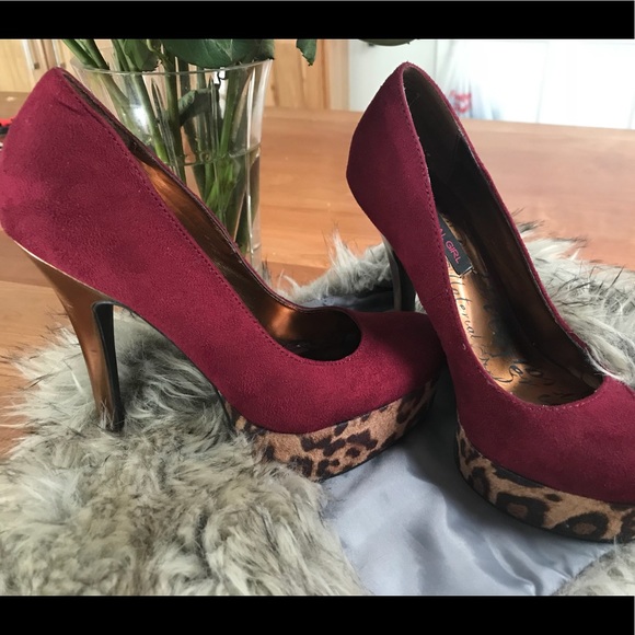 🌻Suede Heels🌻 - Picture 3 of 4